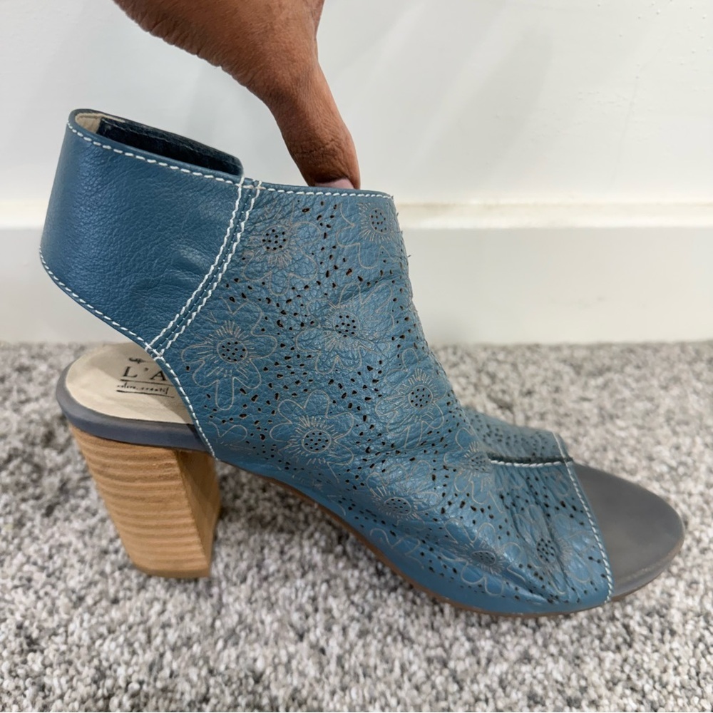 L'Artiste Women's 37 (6.5-7) Fab Blue Genuine Leather Floral High Heel Sandals